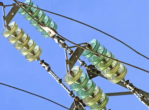 Isolateur électrique – important pour les lignes électriques aériennes